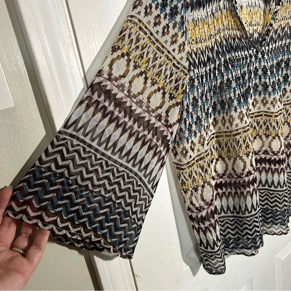 Ariat Women's Sheer V-Neck Aztec Print 3/4 Sleeve Tunic Blouse Size Medium - Picture 7 of 10